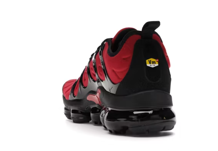 TENIS NIKE AIR VAPORMAX PLUS UNIVERSITY RED AND BLACK COLORWAY