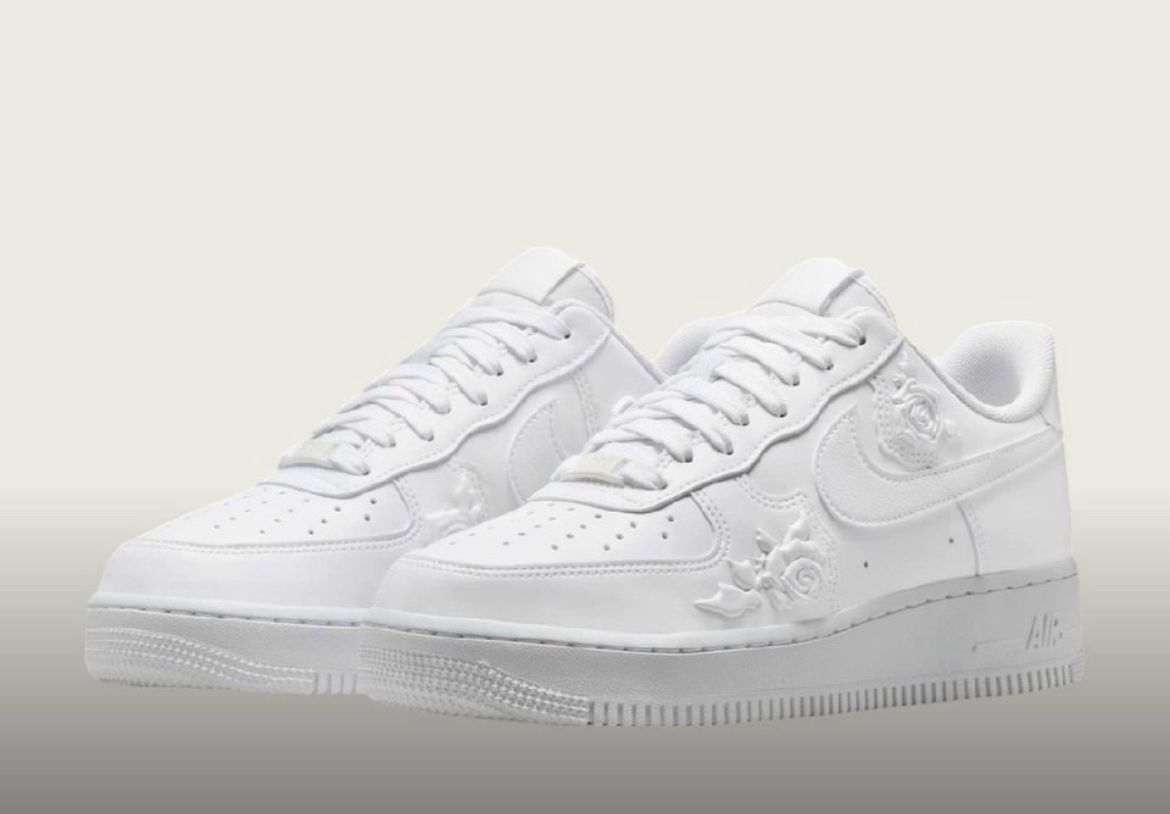 TENIS NIKE AIR FORCE ONE 07 WHITE ROSES