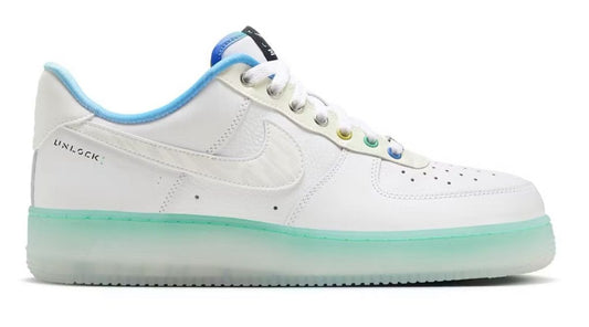 TENIS NIKE AIR FORCE ONE LOW 07 PRM UNLOCK YOUR SPACE
