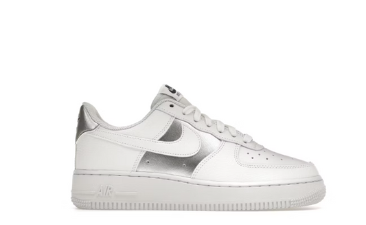 TENIS NIKE AIR FORCE ONE LOW 07 WHITE METALLIC SILVER