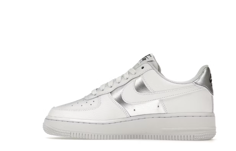 TENIS NIKE AIR FORCE ONE LOW 07 WHITE METALLIC SILVER