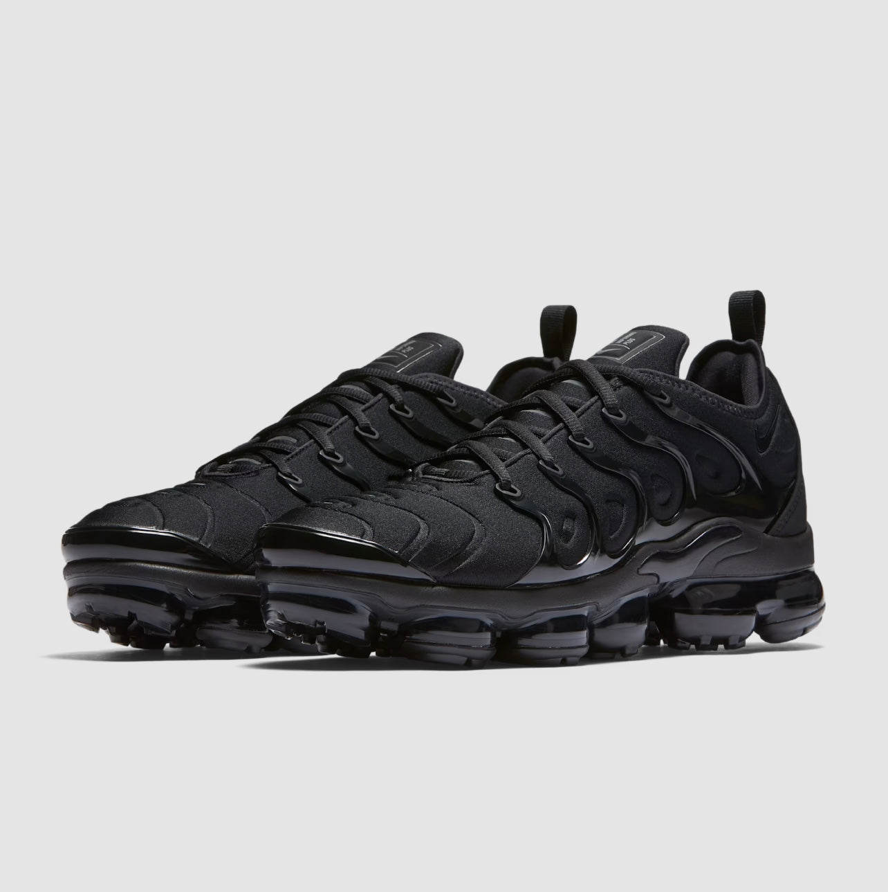 TENIS NIKE AIR VAPORMAX PLUS TRIPLE BLACK
