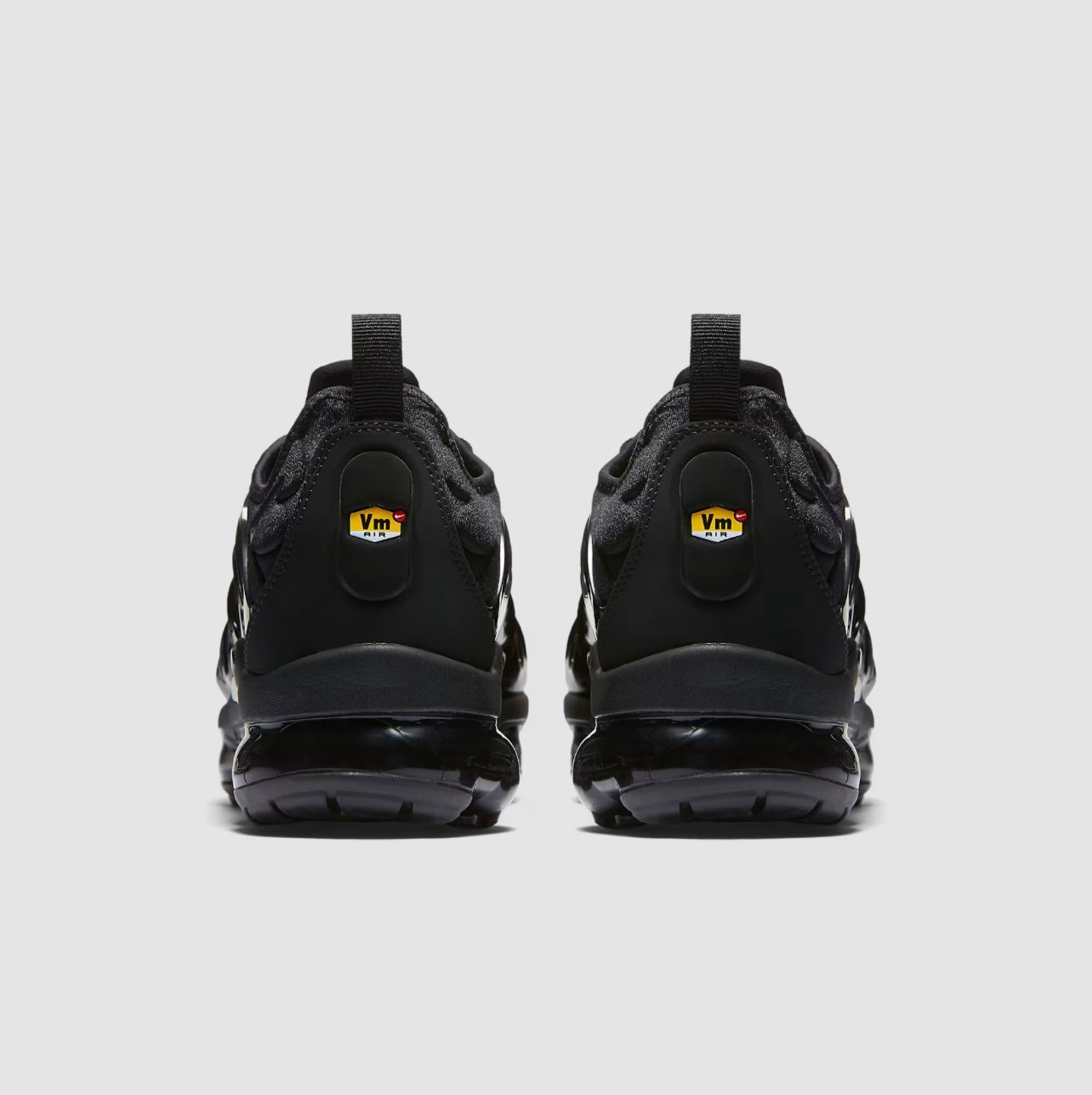 TENIS NIKE AIR VAPORMAX PLUS TRIPLE BLACK