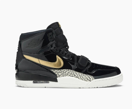 TENIS NIKE AIR JORDAN LEGACY 312 LOW IN BLACK PATENT LEATHER AND METALLIC GOLD ACCENTS