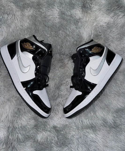 TENIS NIKE AIR JORDAN 1 MID CARBON FIBER/SILVER PATENT